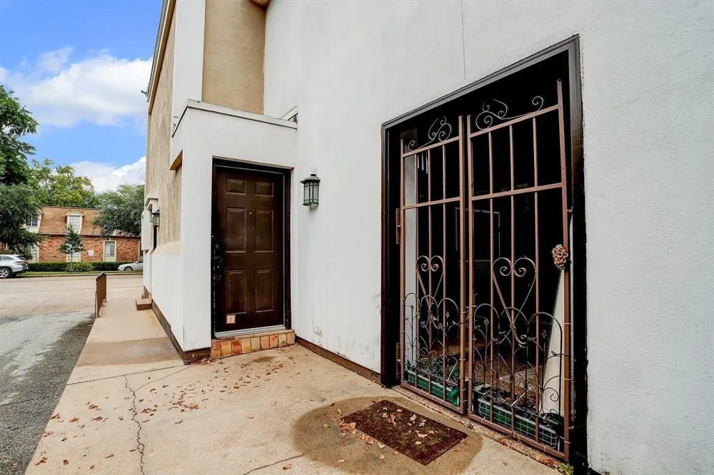 2744 Briarhurst Drive #2 Houston, TX 77057