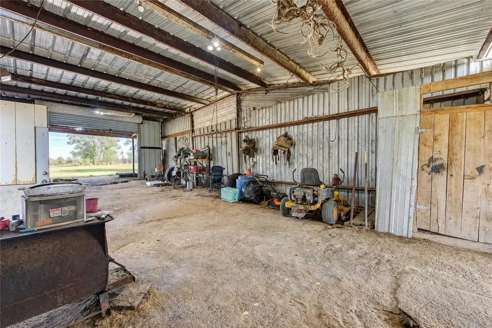 10802 County Road 203 Plantersville, TX 77363