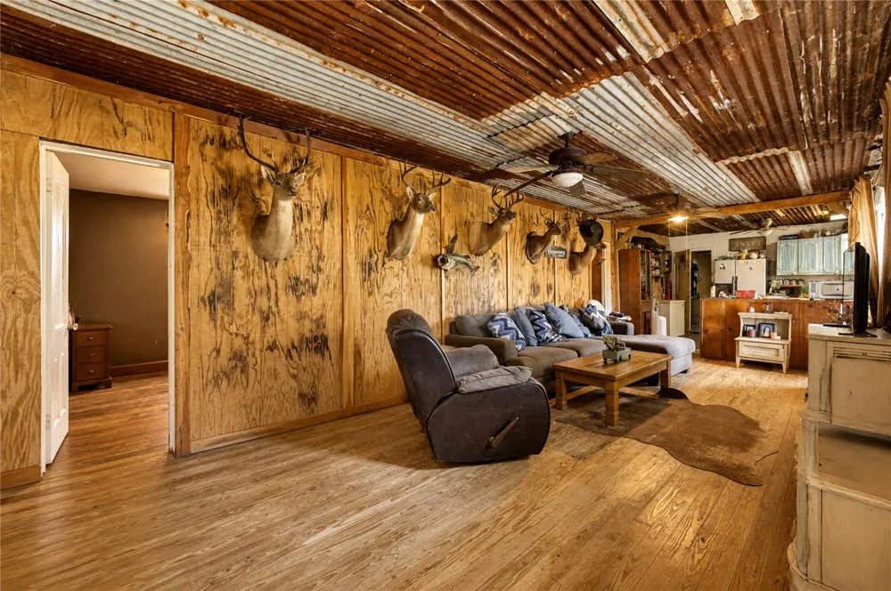 10802 County Road 203 Plantersville, TX 77363