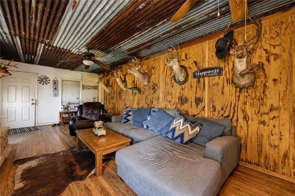 10802 County Road 203 Plantersville, TX 77363