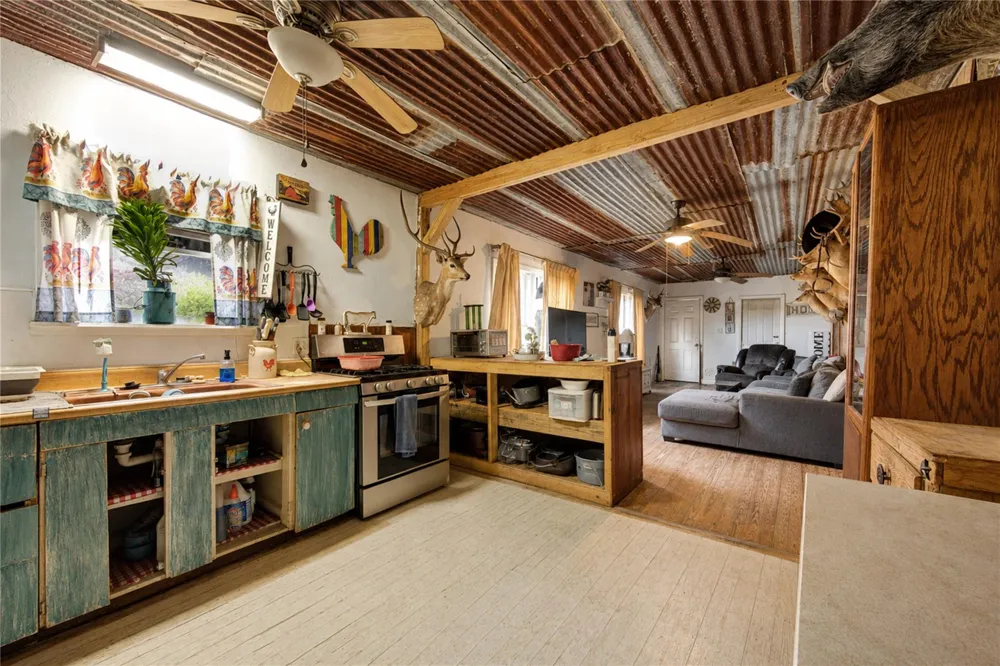 10802 County Road 203 Plantersville, TX 77363