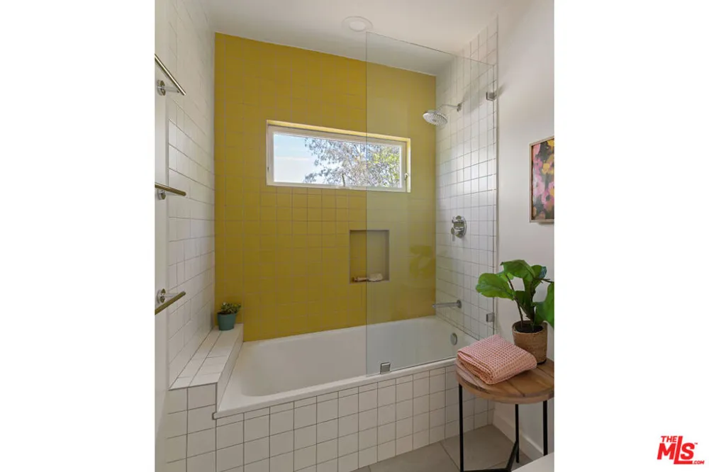 3750 Arbolada Road Los Angeles, CA 90027