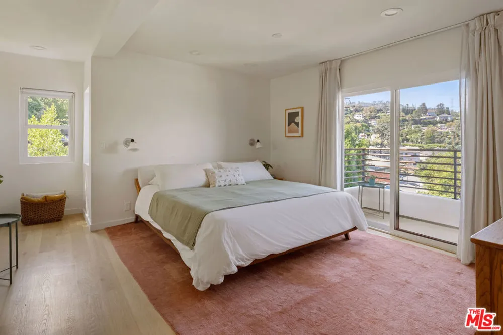 3750 Arbolada Road Los Angeles, CA 90027