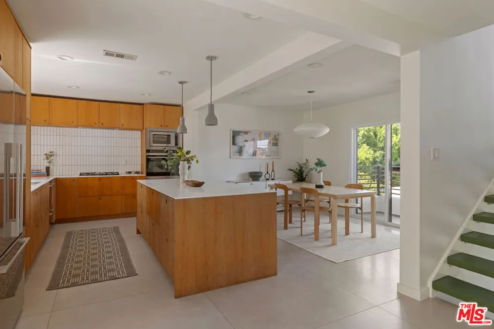 3750 Arbolada Road Los Angeles, CA 90027