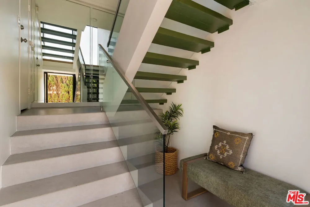 3750 Arbolada Road Los Angeles, CA 90027
