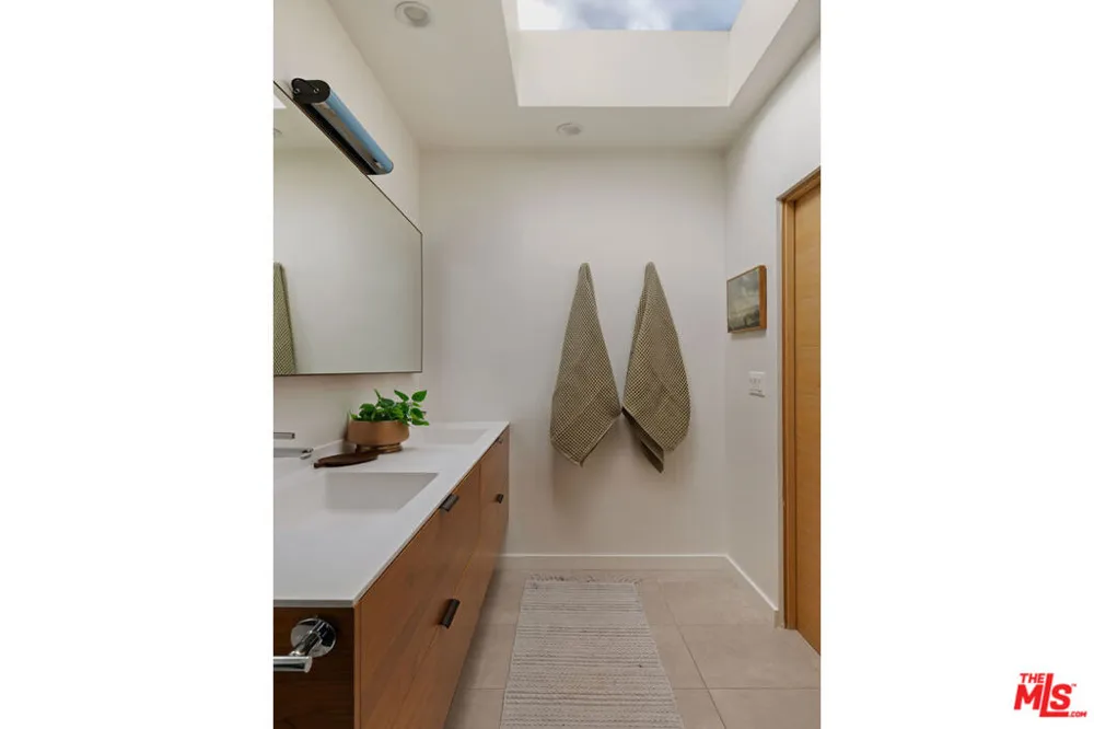 3750 Arbolada Road Los Angeles, CA 90027
