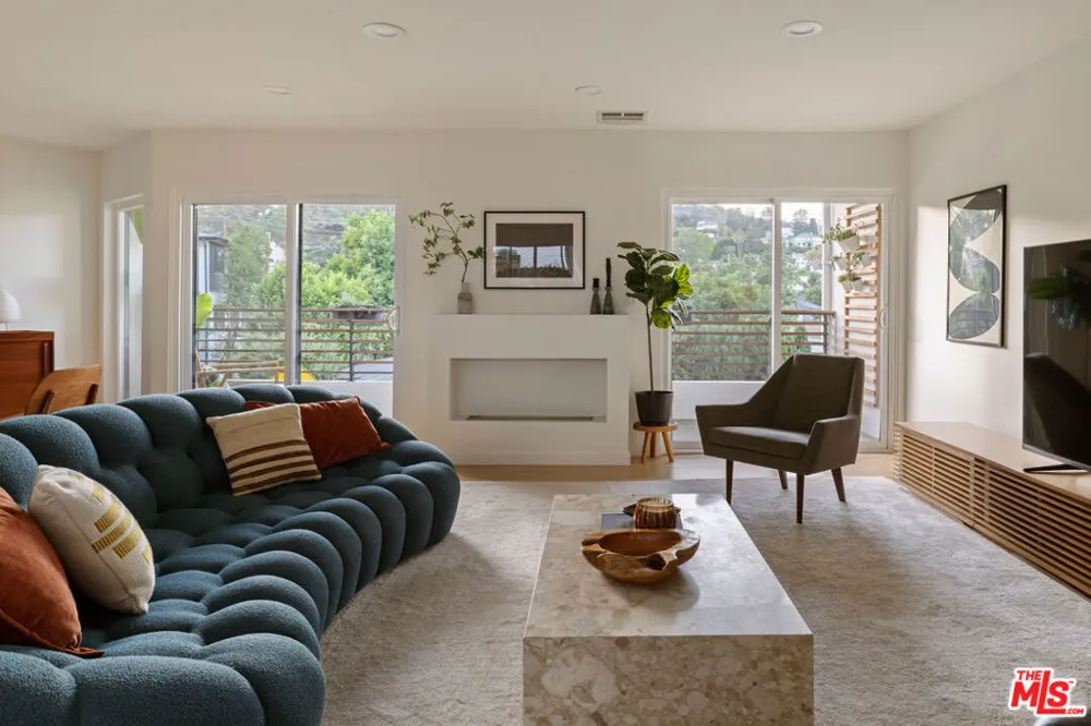 3750 Arbolada Road Los Angeles, CA 90027