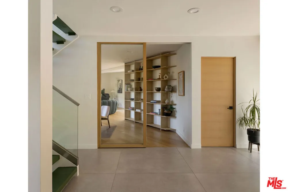 3750 Arbolada Road Los Angeles, CA 90027
