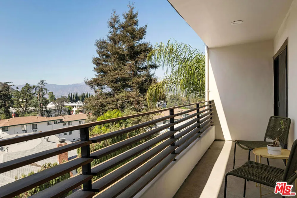 3750 Arbolada Road Los Angeles, CA 90027
