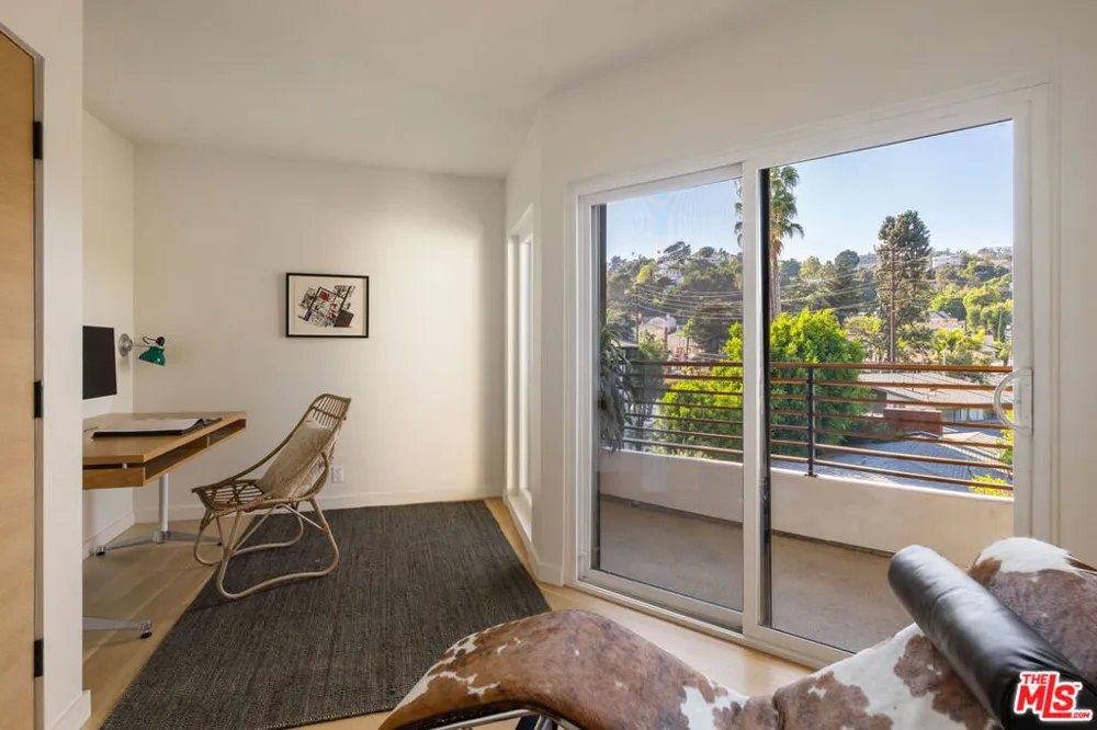 3750 Arbolada Road Los Angeles, CA 90027