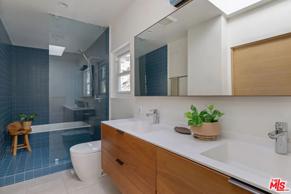 3750 Arbolada Road Los Angeles, CA 90027