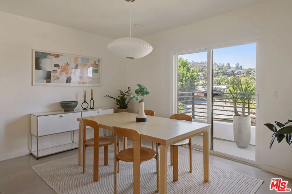 3750 Arbolada Road Los Angeles, CA 90027