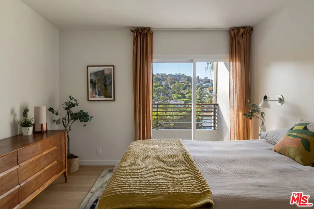 3750 Arbolada Road Los Angeles, CA 90027