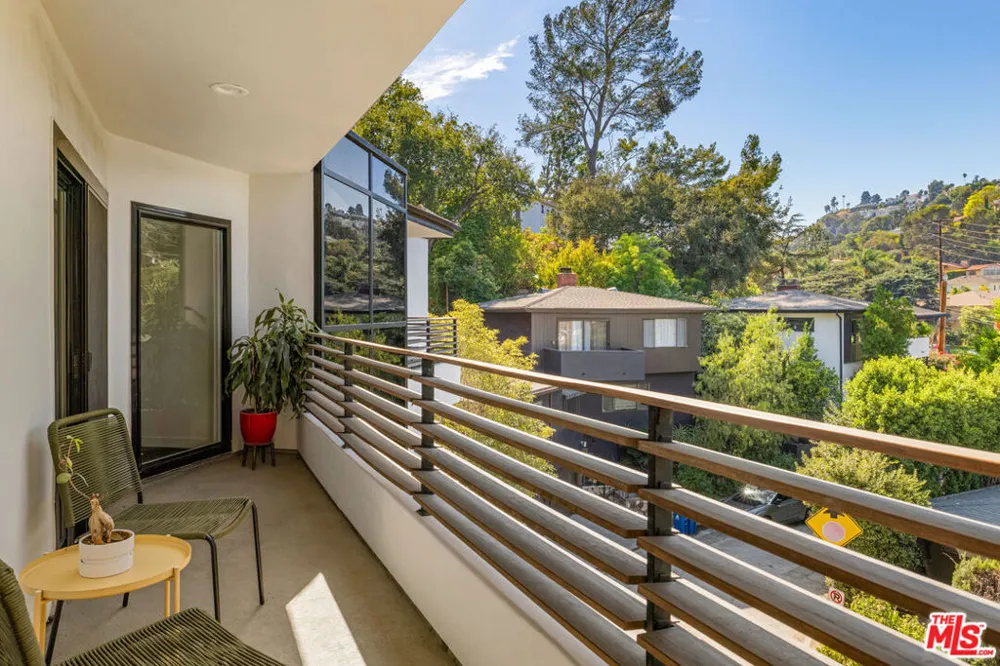 3750 Arbolada Road Los Angeles, CA 90027