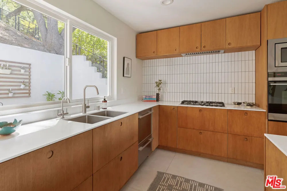 3750 Arbolada Road Los Angeles, CA 90027