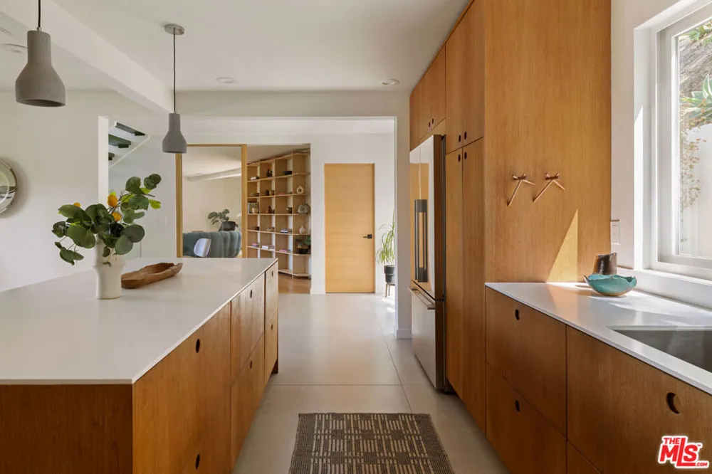 3750 Arbolada Road Los Angeles, CA 90027