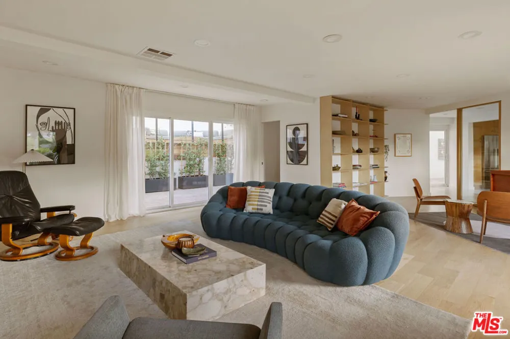 3750 Arbolada Road Los Angeles, CA 90027