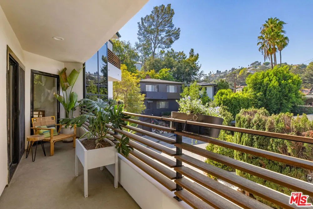 3750 Arbolada Road Los Angeles, CA 90027