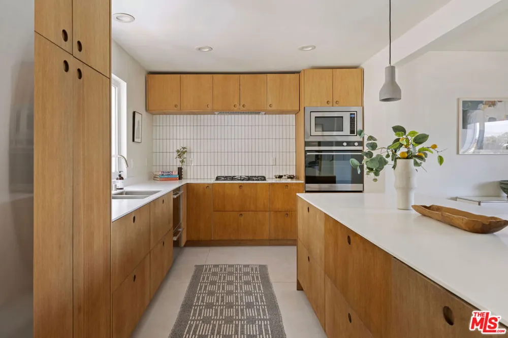 3750 Arbolada Road Los Angeles, CA 90027