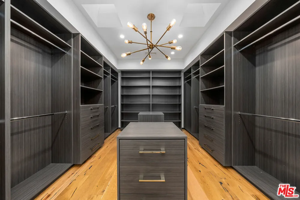 6115 W 6th Street Los Angeles, CA 90048