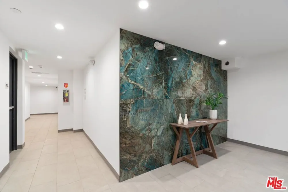 10918 Camarillo Street #502 North Hollywood, CA 91602