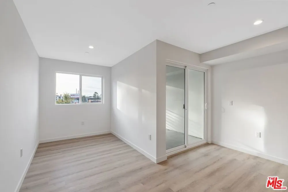 10918 Camarillo Street #502 North Hollywood, CA 91602