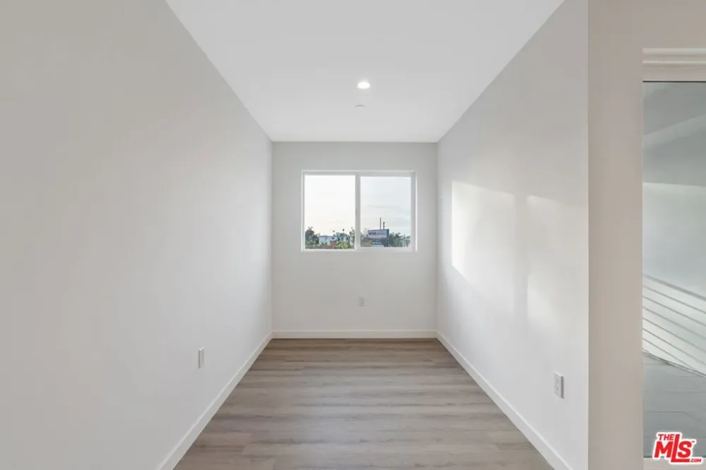 10918 Camarillo Street #502 North Hollywood, CA 91602