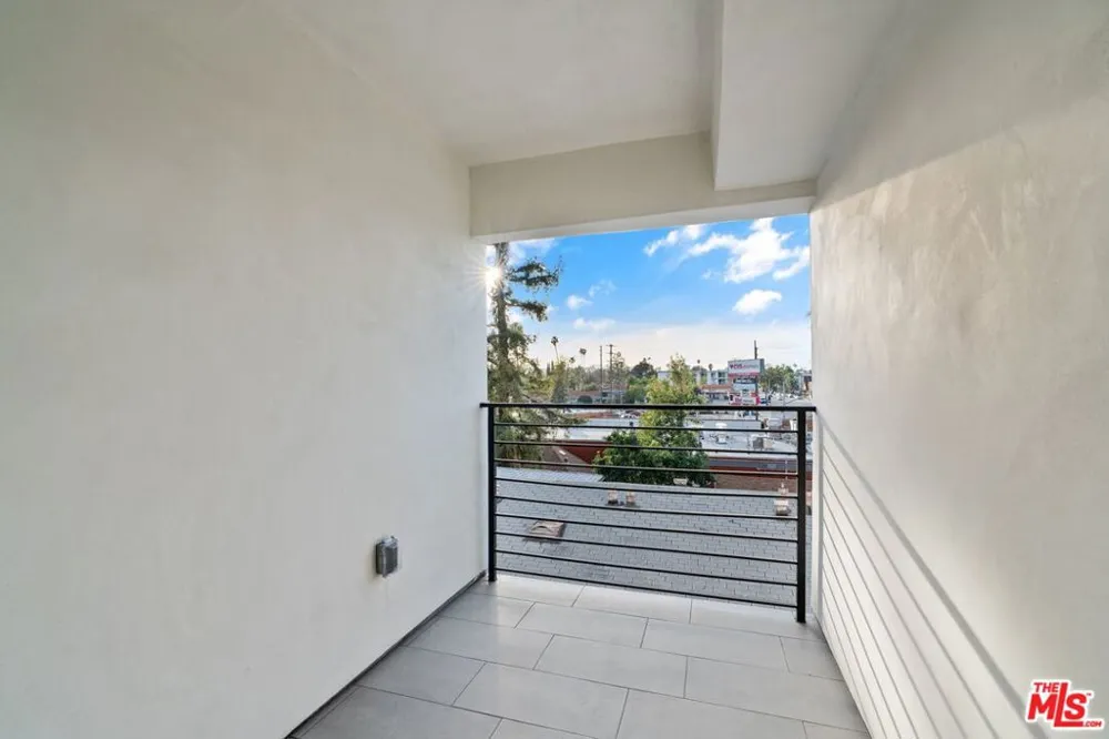 10918 Camarillo Street #502 North Hollywood, CA 91602
