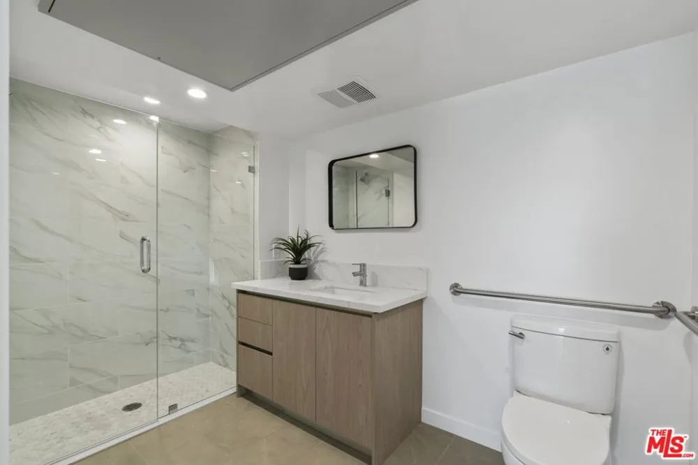 10918 Camarillo Street #502 North Hollywood, CA 91602