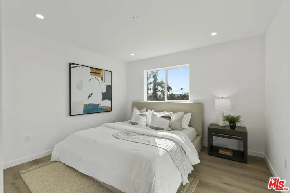 10918 Camarillo Street #502 North Hollywood, CA 91602