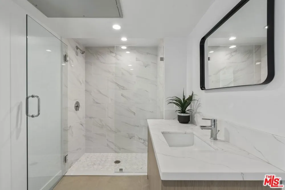 10918 Camarillo Street #502 North Hollywood, CA 91602