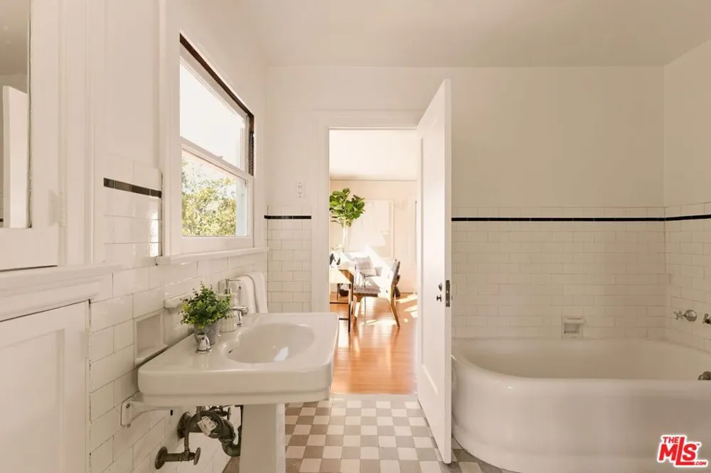 441 S Muirfield Road Los Angeles, CA 90020