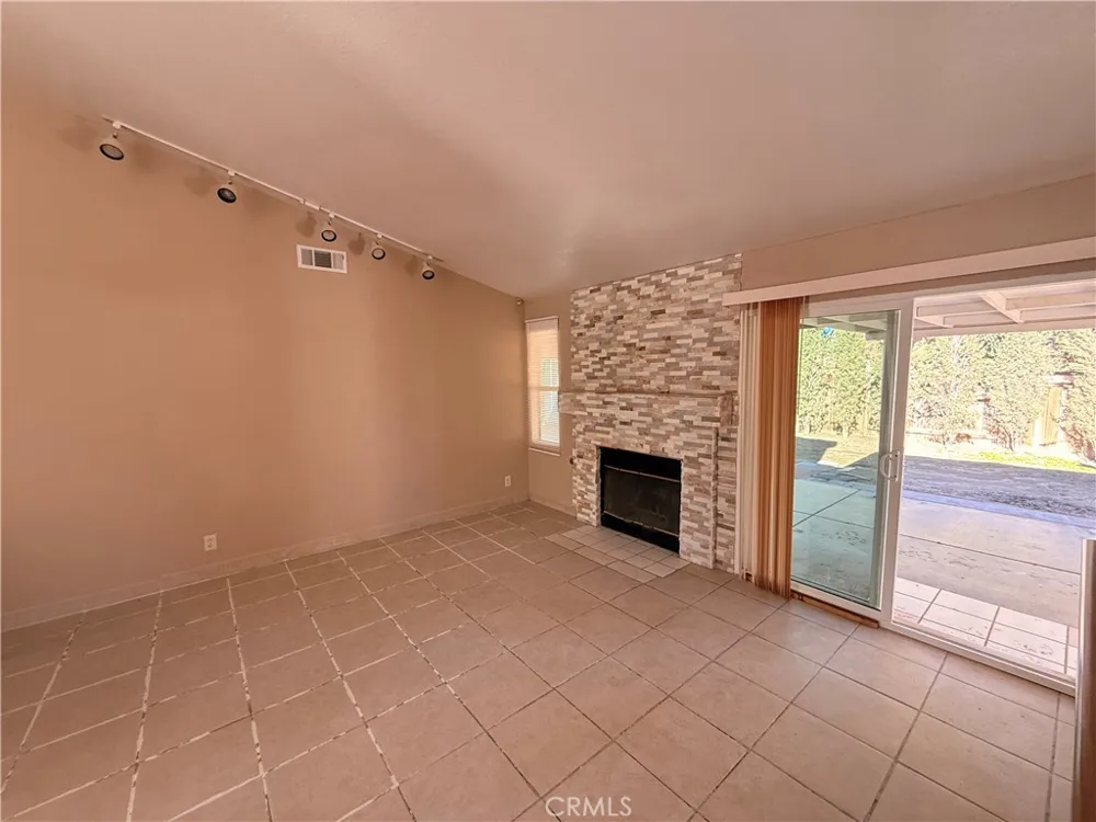 10452 Zinfandel Drive Adelanto, CA 92301