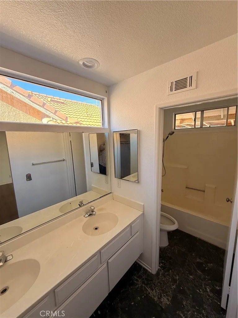 10452 Zinfandel Drive Adelanto, CA 92301