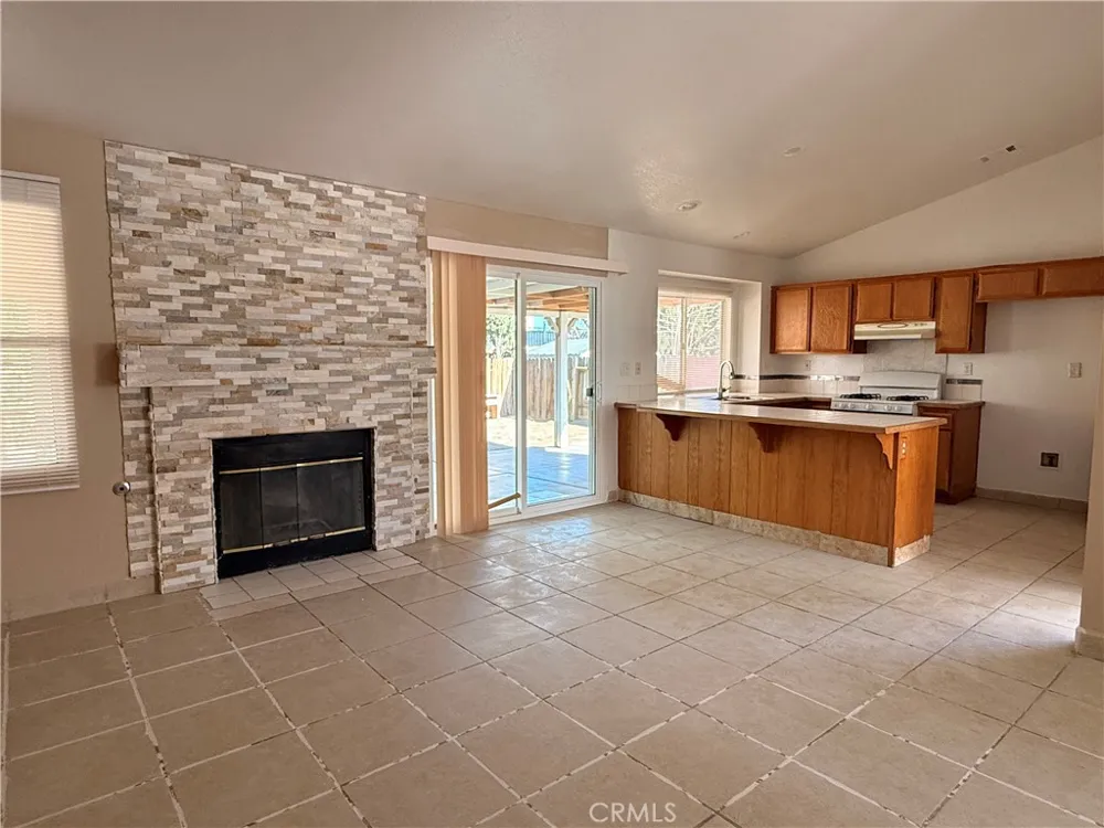 10452 Zinfandel Drive Adelanto, CA 92301