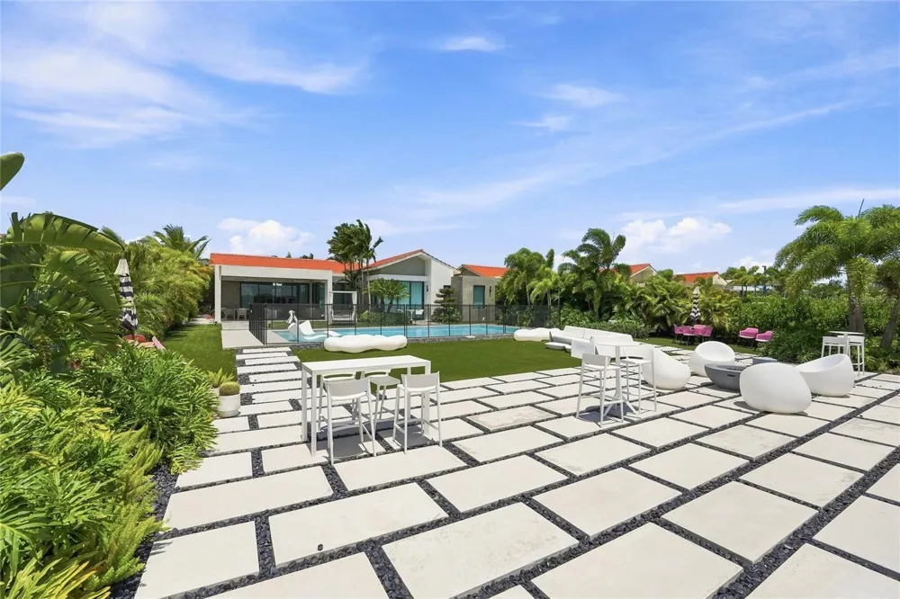 935 ISLA NORTE Dorado, PR 00646