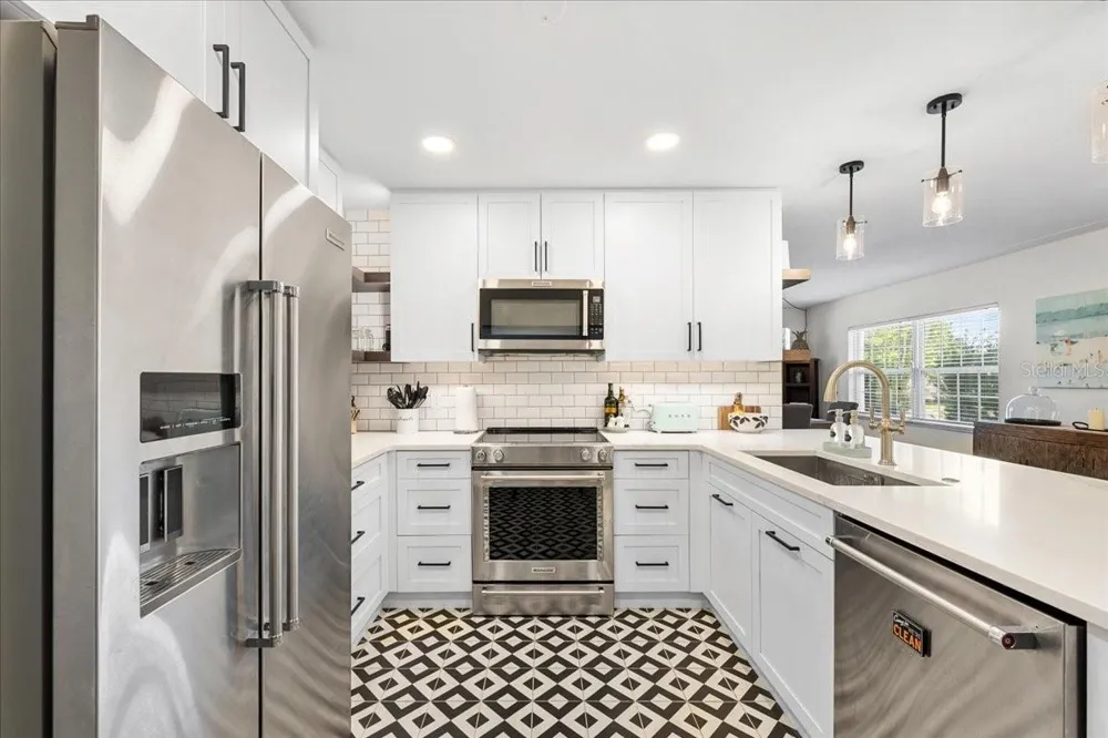 3528 FOSTER HILL DRIVE St Petersburg, FL 33704