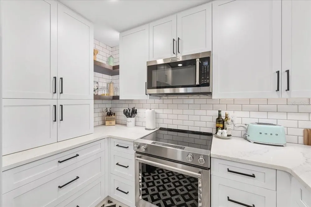 3528 FOSTER HILL DRIVE St Petersburg, FL 33704