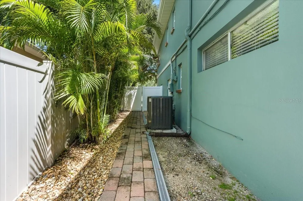 3528 FOSTER HILL DRIVE St Petersburg, FL 33704