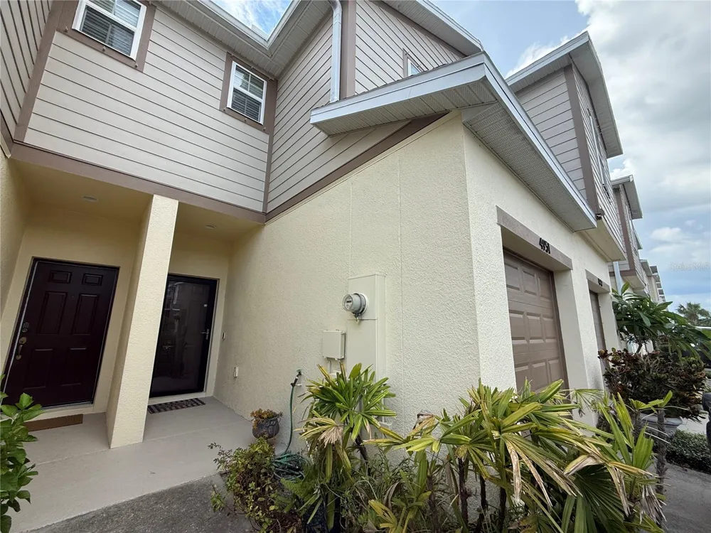 4951 WHITE SANDERLING COURT Tampa, FL 33619