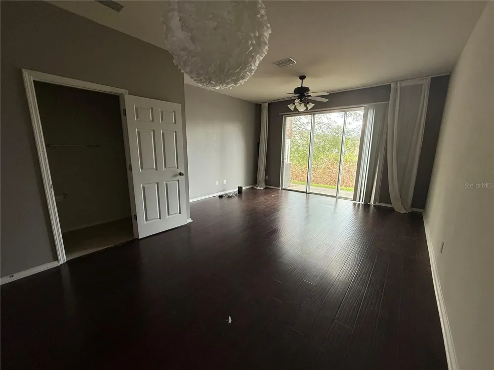 4951 WHITE SANDERLING COURT Tampa, FL 33619