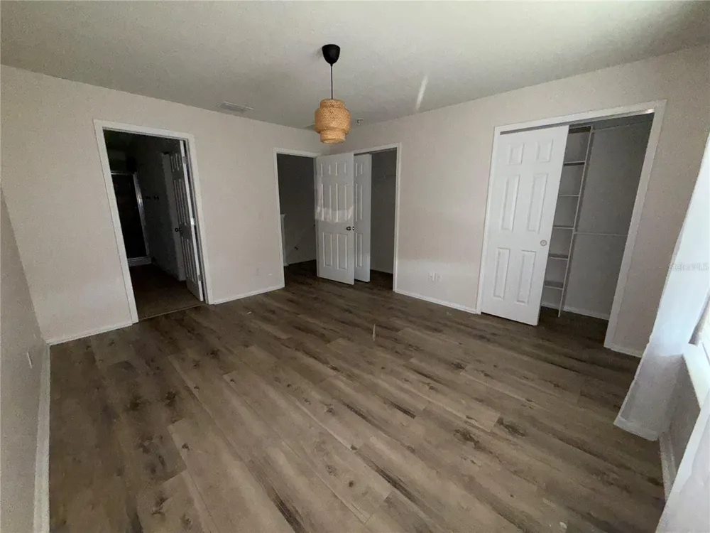 4951 WHITE SANDERLING COURT Tampa, FL 33619