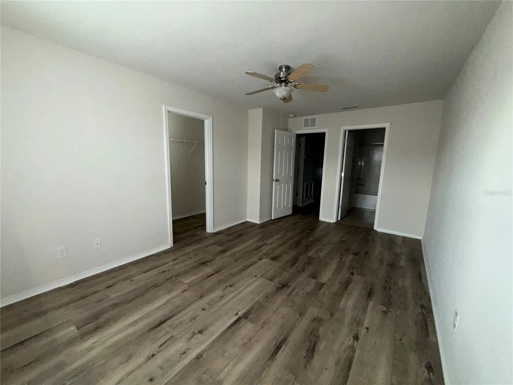 4951 WHITE SANDERLING COURT Tampa, FL 33619