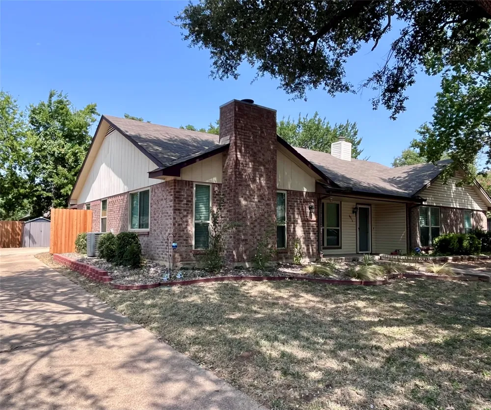 3013 Clover Lane Euless, TX 76039