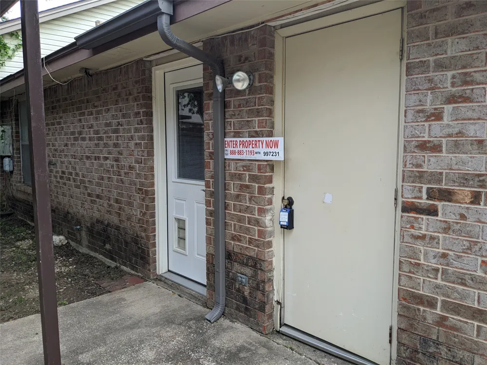 3013 Clover Lane Euless, TX 76039