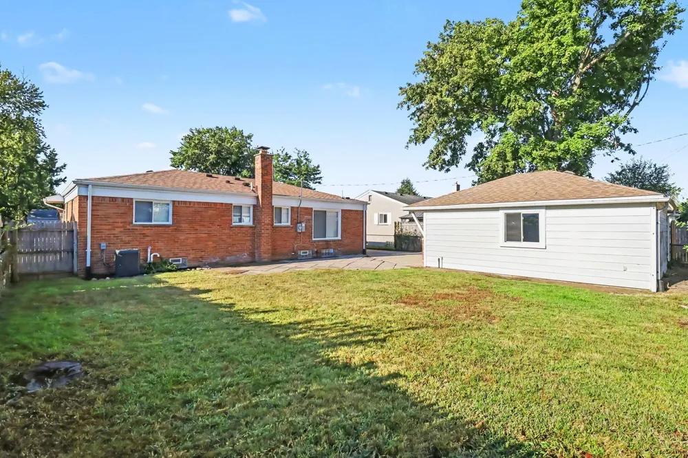 4813 Lutz Drive Warren, MI 48092