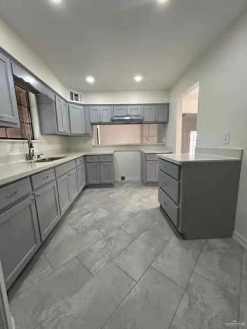 7016 14th Lane McAllen, TX 78504