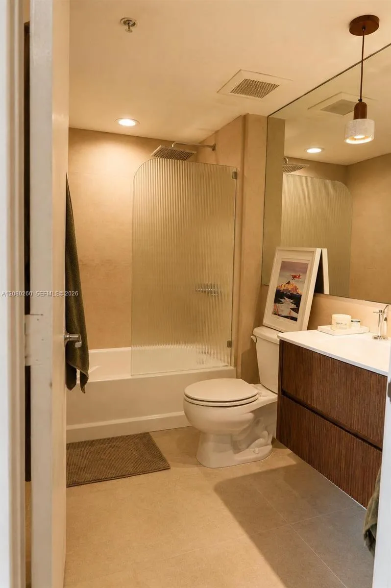 335 S Biscayne Blvd #3901 Miami, FL 33131