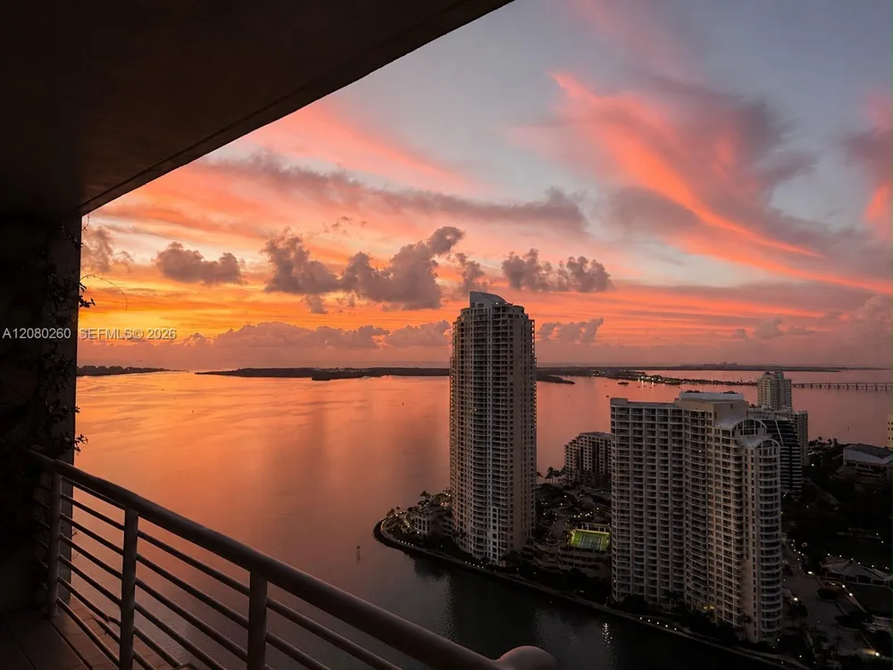 335 S Biscayne Blvd #3901 Miami, FL 33131