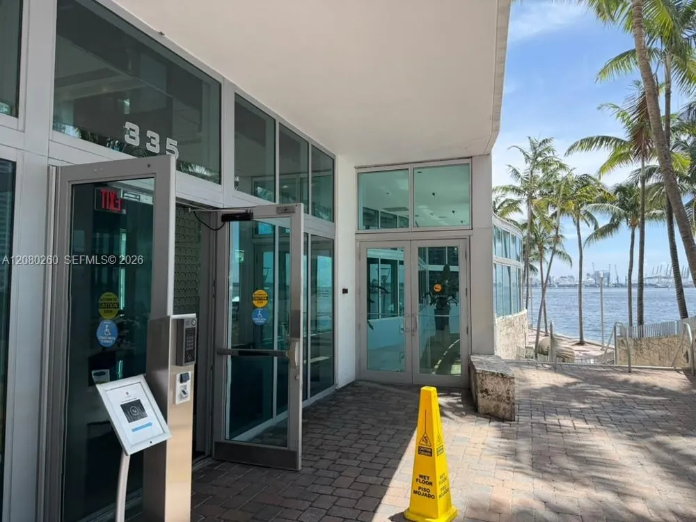 335 S Biscayne Blvd #3901 Miami, FL 33131